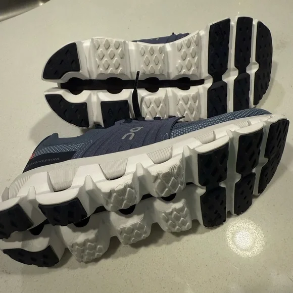 On Cloud Cloudswift Running Shoes Size 6, Like New - Picture 4 of 5